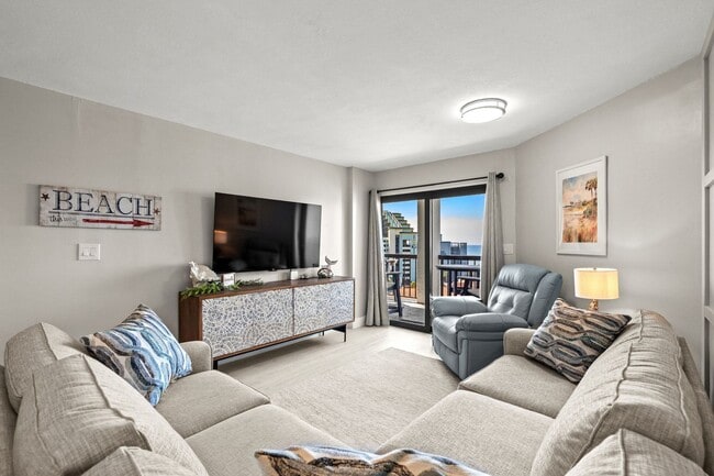 Building Photo - Sea Mark Tower – 3BR Ocean-View Condo