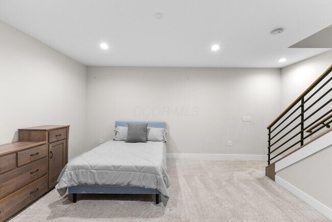 Building Photo - 293 Auden Ave