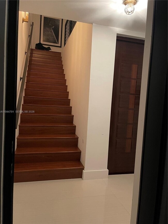 Building Photo - 909 NE 16th Terrace