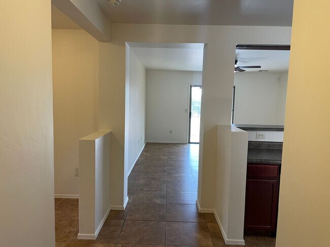 Building Photo - Beautiful Modern New 3Bdm 2Ba Home, Easy A...