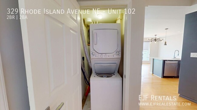 Building Photo - Newly Renovated Two Bedroom W/Floor to Cei...