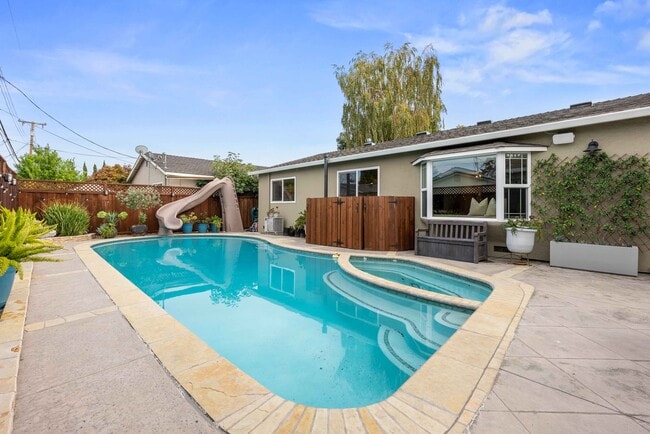 Building Photo - 841 W Latimer Ave