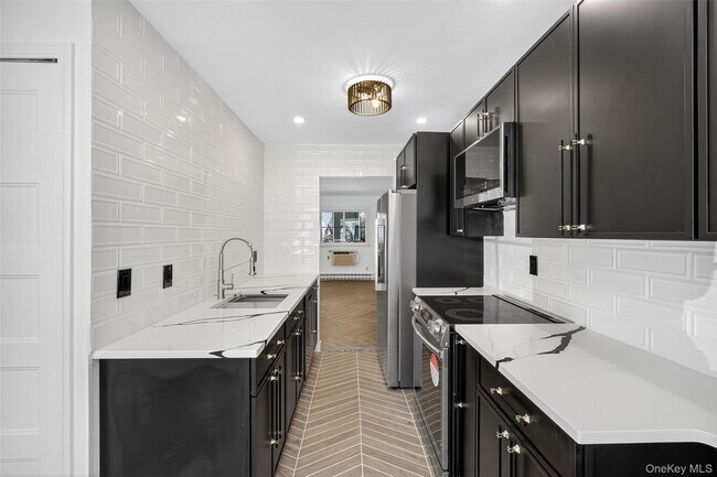 Building Photo - 8 Roundtree Ct
