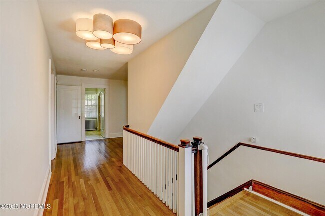 Building Photo - 570 N Edgemere Dr