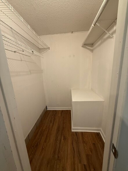 Building Photo - 8850 Woodland Dr