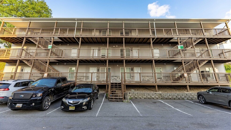 Building Photo - 32 Baird St