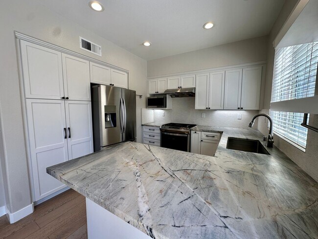 Building Photo - Charming & Fully Updated Home in Desirable Santa Clara