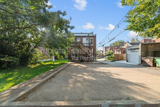Building Photo - 3021 Iowa Ave