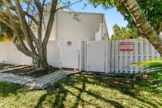 Building Photo - 1951 NE 51st St