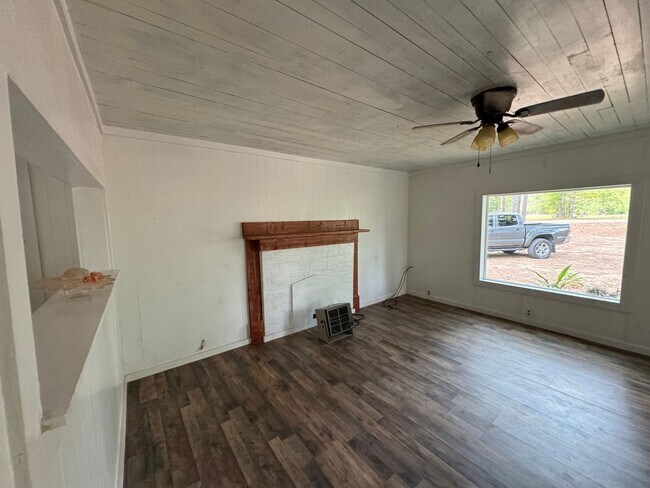 Building Photo - 5540 New Liberty Rd
