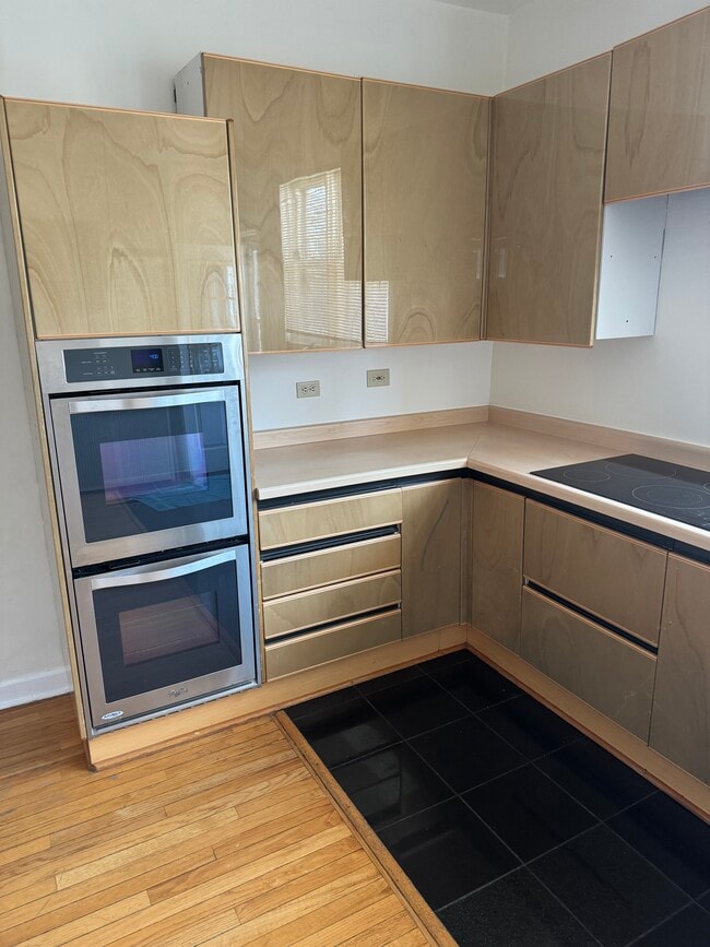 Building Photo - 2101 Schiller Ave