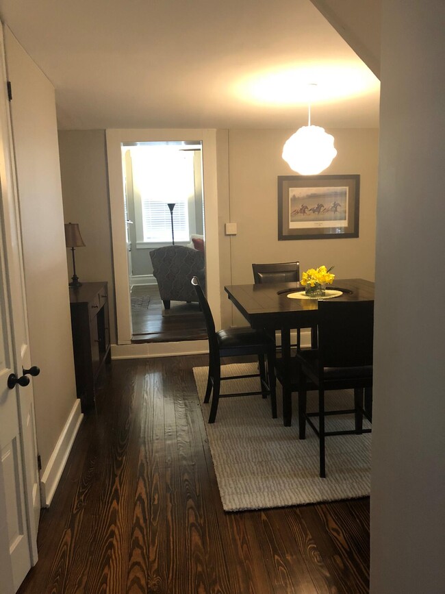 Building Photo - 422 S Mill St