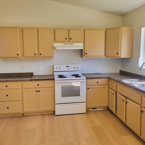 Building Photo - 968 Chicago Ave