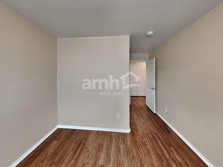 Building Photo - 4816 S 23rd Dr