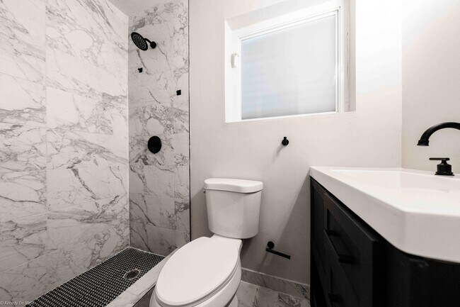 Building Photo - 120 SW 29th Terrace