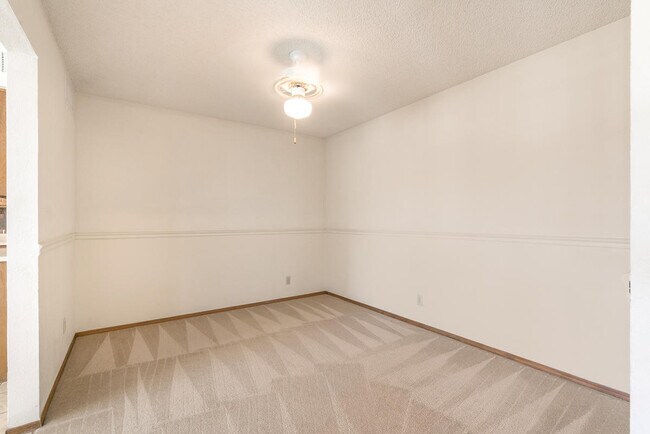 Building Photo - 4652 R L Shoemaker Dr