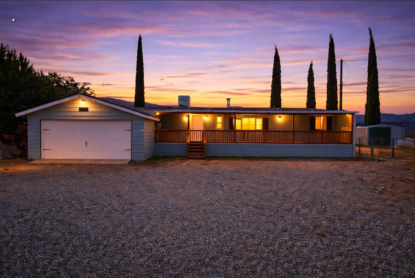 Building Photo - 121 Larch Ct