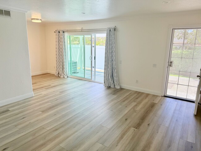 Building Photo - Stylish 2BR Condo in Desirable Community with Pool & Spa