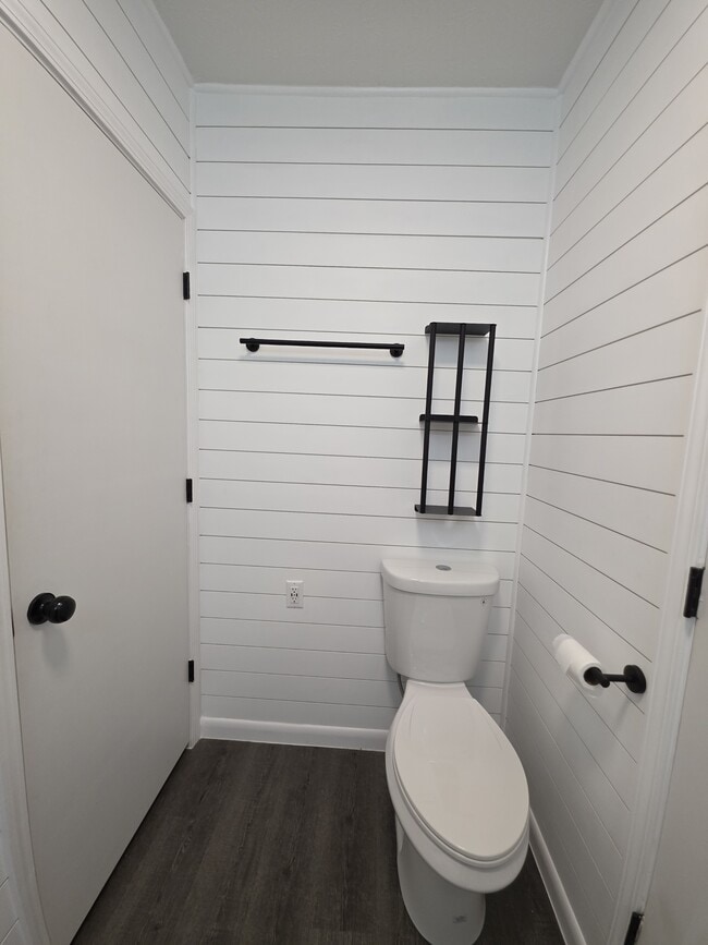 Building Photo - 105 Becky Dr