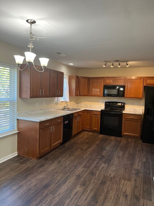 Building Photo - LAKE FOREST VILLAGE