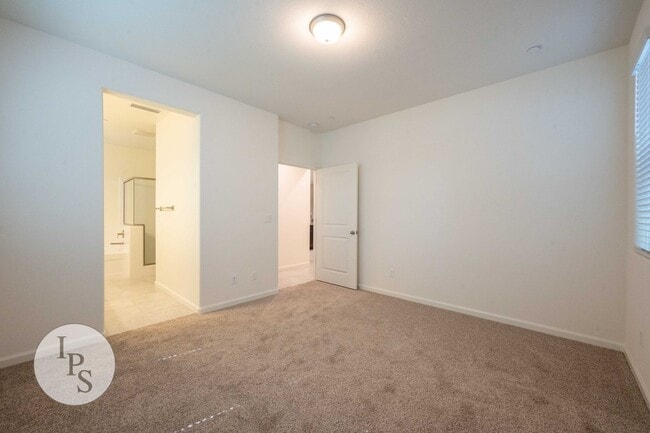 Building Photo - Newer East Clovis Home, 4BR/2BA, with Solar - built in 2023, Lots of Amenities!