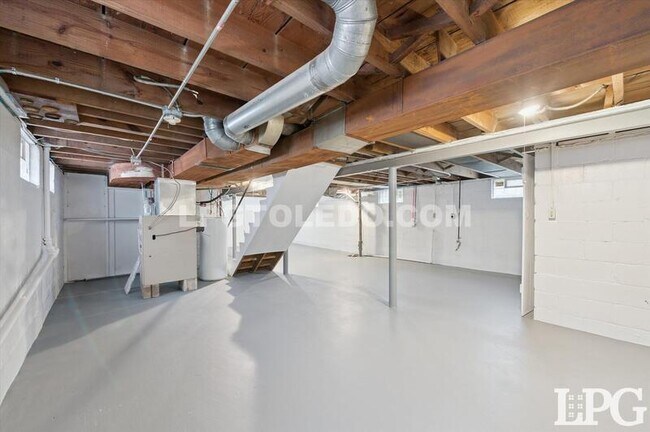 Building Photo - 2736 Northwood Ave