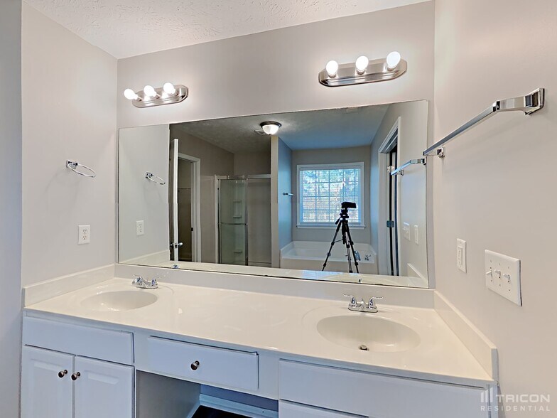 Building Photo - 706 Hot Springs Trail