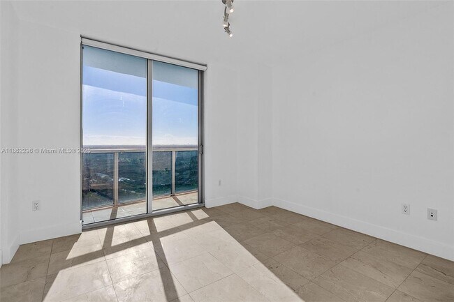 Building Photo - 2641 N Flamingo Rd