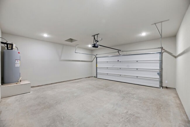 Building Photo - AVAILABLE NOW!  CUL-DE-SAC TRIPLEX LOT LOCATED ON 1-ACRE IN MIDLOTHIAN, TX!