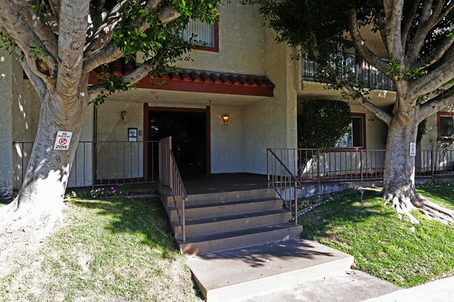 Building Photo - Lemarsh Chatsworth Apartments