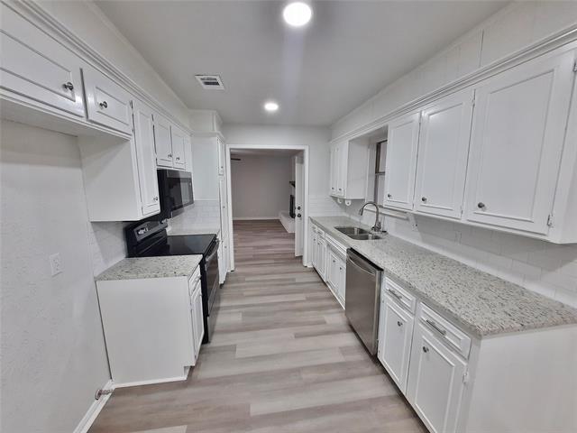 Building Photo - 313 NW Suzanne Terrace