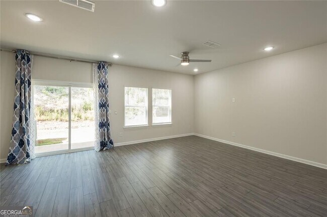 Building Photo - 345 Timberland Ave