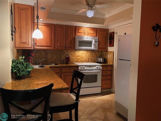 Building Photo - 305 N Pompano Beach Blvd