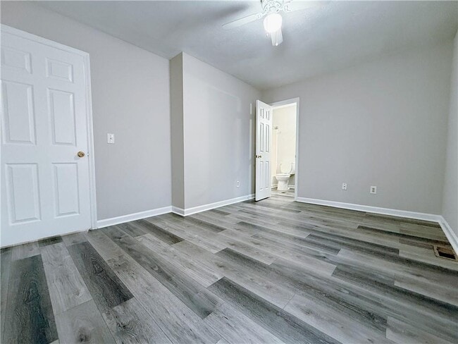 Building Photo - 1449 Springleaf Cir SE