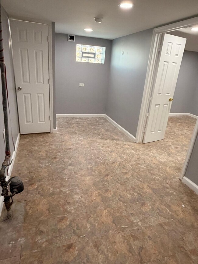 Building Photo - 9109 S Normal Ave