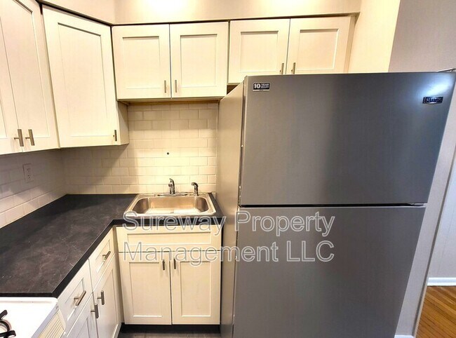 Building Photo - 9 Jeffrey Rd