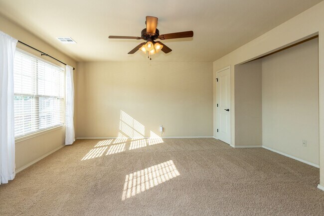 Building Photo - Beautiful 3 Bedroom, 2.5 Bath Home in Jenks