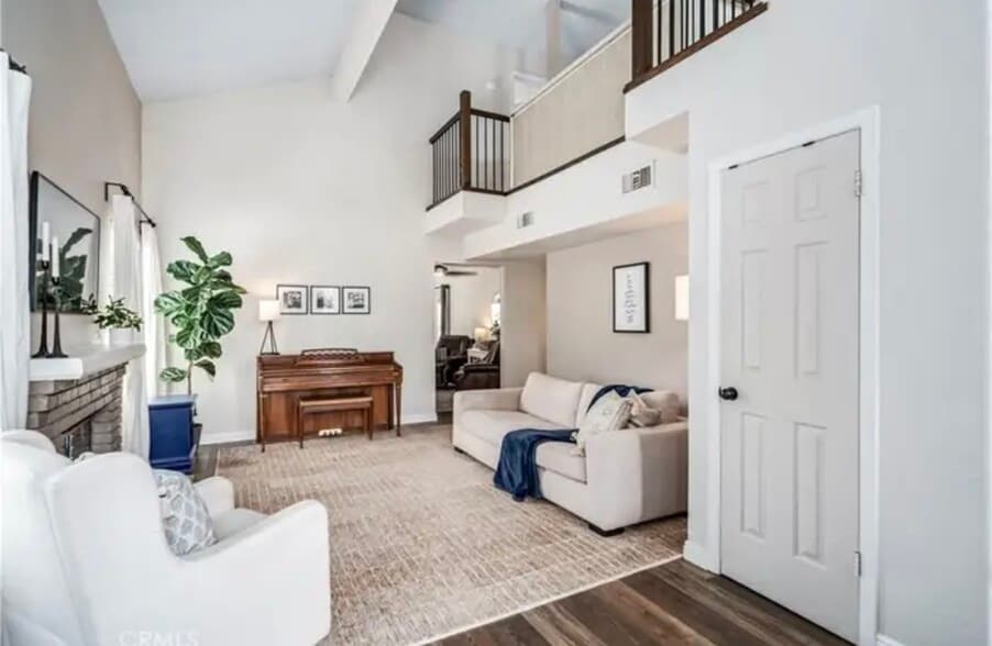 Building Photo - 4554 Meadow Pl