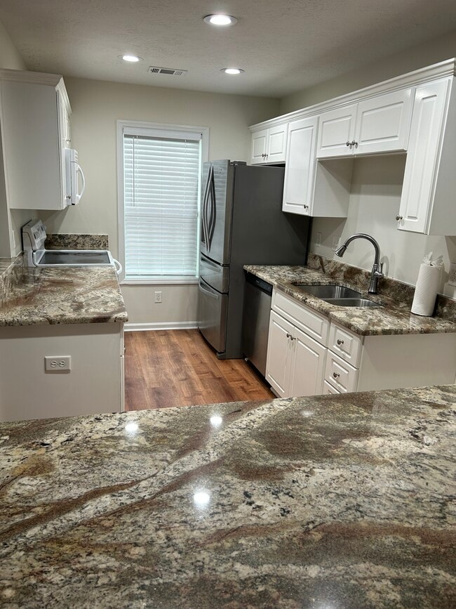 Building Photo - 5180 Aruba Cir
