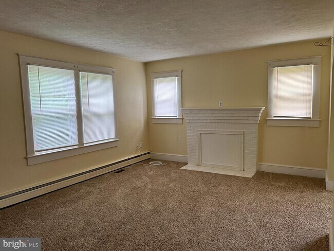 Building Photo - 77 Glymont Rd