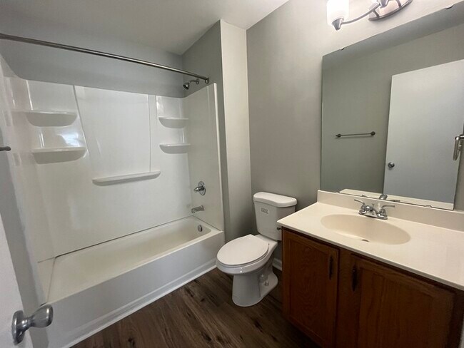 Building Photo - 3-Bedroom Townhome Covington