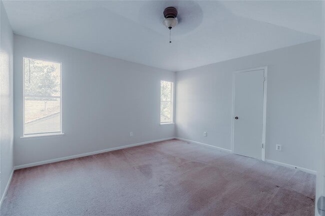 Building Photo - 4239 Southchase Ln