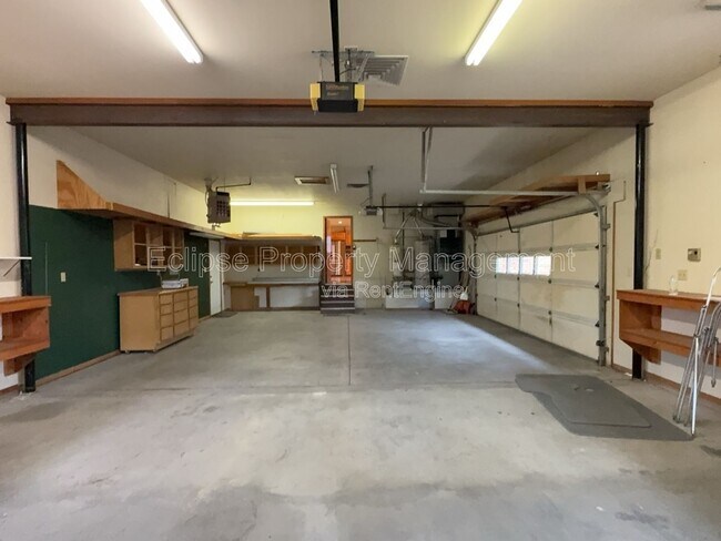 Building Photo - 2737 Sierra Vista Dr