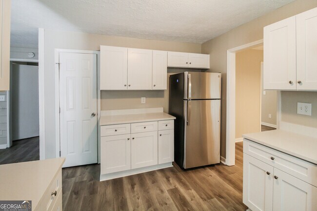 Building Photo - 6231 Willowbrook Dr