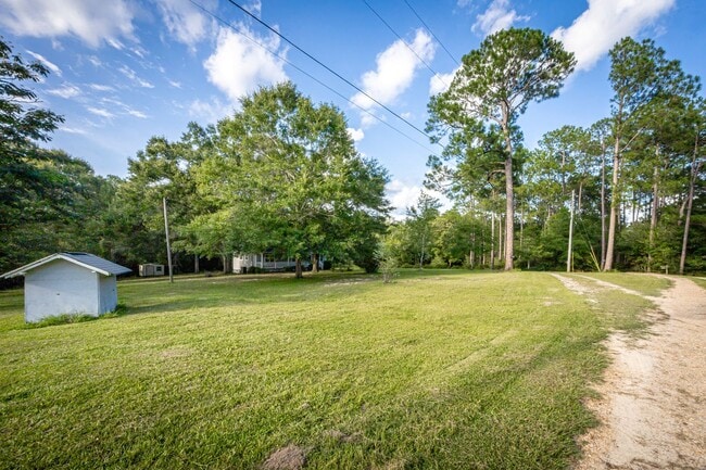 Building Photo - Peaceful Country Living on 2.4 Acres in Saucier