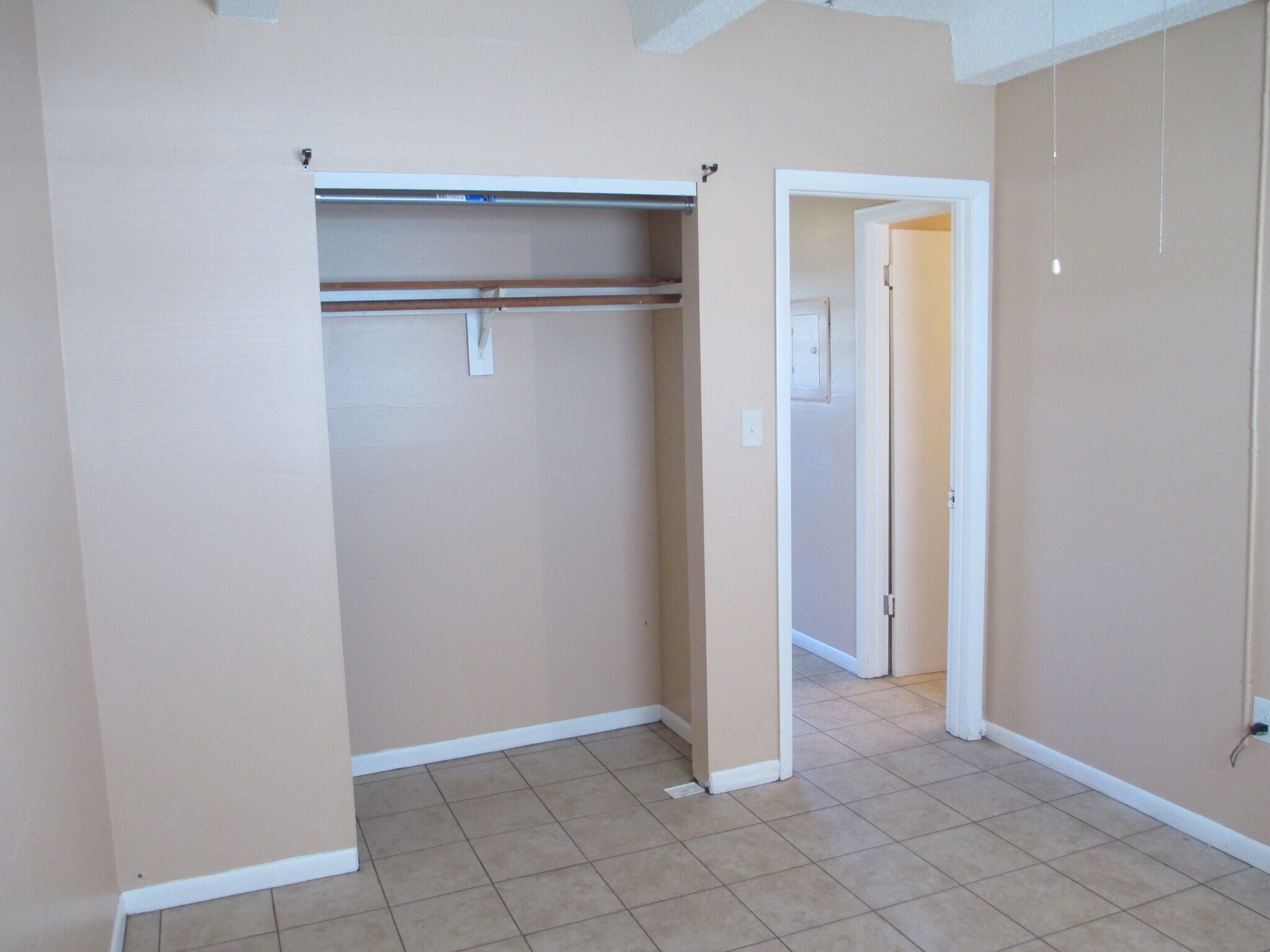 Building Photo - 1713 Dixon Blvd