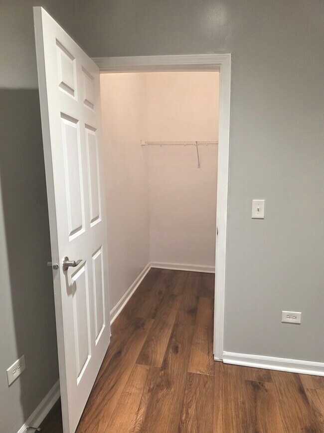 Building Photo - 736 S Kedzie Ave