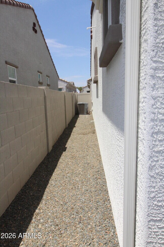 Building Photo - 3831 E Rainbow Dr