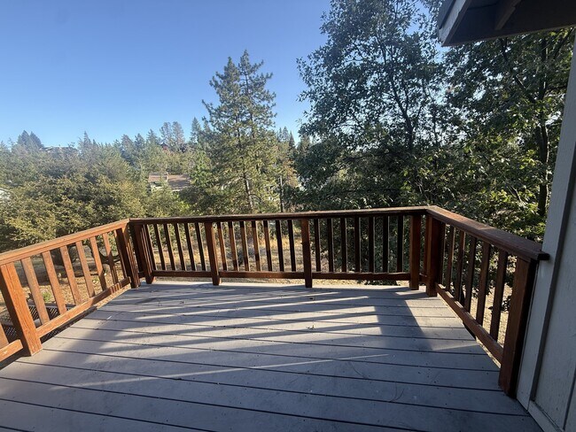 Building Photo - 488 Dogwood Dr