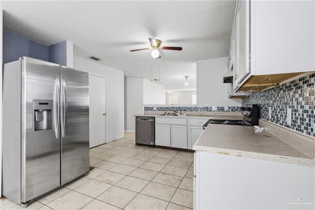Building Photo - 20 Llano Grande Ln